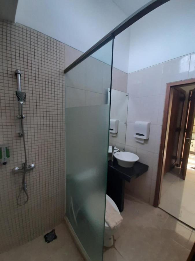 Alloro Guesthouse Pacitan Exteriör bild